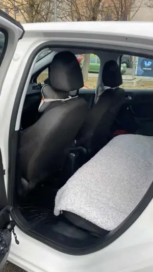 Peugeot 208 208 Diesel  5-Türer HDi 68 Like Bild 5