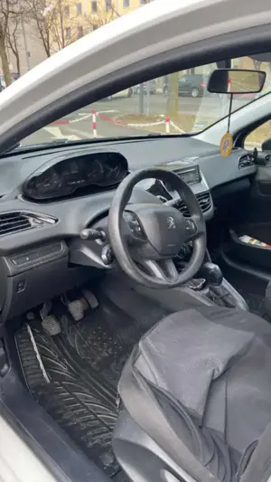 Peugeot 208 208 Diesel  5-Türer HDi 68 Like Bild 4