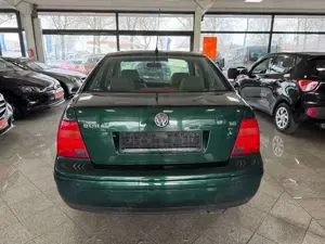 Volkswagen Bora 1.6 Automatik 1.Hand/Klimaautomatik Bild 4