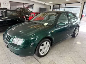 Volkswagen Bora 1.6 Automatik 1.Hand/Klimaautomatik Bild 2