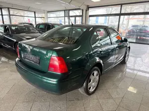 Volkswagen Bora 1.6 Automatik 1.Hand/Klimaautomatik Bild 5