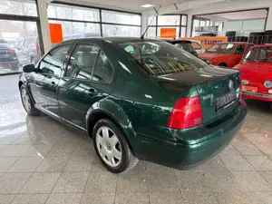 Volkswagen Bora 1.6 Automatik 1.Hand/Klimaautomatik Bild 3