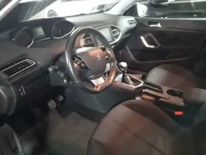Peugeot 308 308 SW PureTech 130 Stop Bild 2
