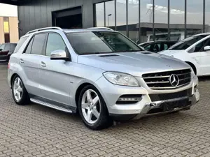 Mercedes-Benz ML 350 CDI-Xenon-Dach-Leder-Navi-Eur6