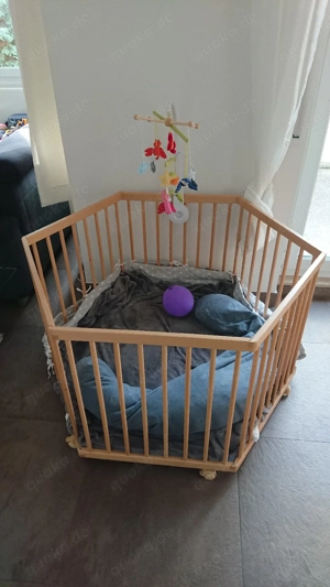 Laufstall Holz mit Rollen 