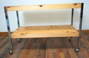 Beistelltisch mit Rollen aus Metall und hellem Holz