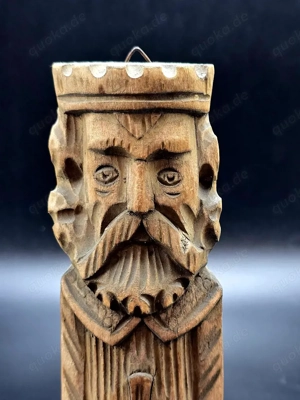 Hölzerne Königsfigur