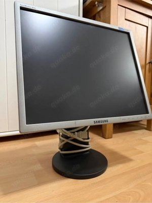 Samsung 20  Monitor   höhenverstellbar, VESA & VGA