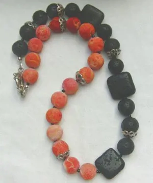 Edelsteincollier im auffallend extravaganten Design