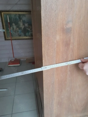 Kleiderschrank aus Ur Omas Zeiten   3 türig, 2 Schubladen b. ca. 180 cm. h. ca 210 cm Bild 3