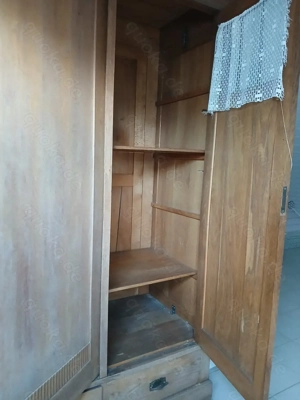 Kleiderschrank aus Ur Omas Zeiten   3 türig, 2 Schubladen b. ca. 180 cm. h. ca 210 cm Bild 5