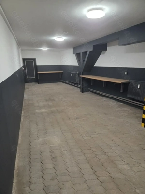 Riesige Garage  Lagerraum zu vermieten