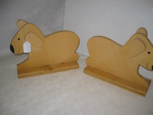 zwei selbstgemachte Holz Osterlämchen Aufsteller