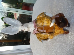 Künstlerarbeit Phantasiefigur Deckel-Gefäß Keramik Hase Känguru ?