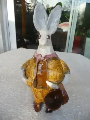 Künstlerarbeit Phantasiefigur Deckel-Gefäß Keramik Hase Känguru ?
