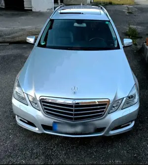 Mercedes-Benz E 200 E 200 T CGI BlueEFFICIENCY Automatik Avantgarde Bild 4