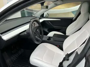 Tesla Model Y Model Y Long Range Dual Motor AWD Bild 4