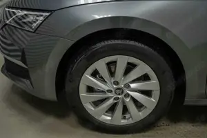 Skoda Octavia Combi Kombi 1,5 eTSI DSG mhev Selection -LAG. 1... Bild 5