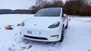 Tesla Model Y Model Y Performance Dual Motor AWD Bild 2