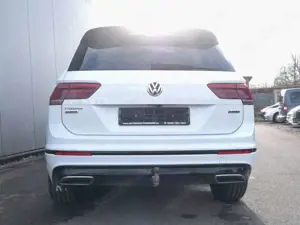 Volkswagen Tiguan Allspace 2.0 TDI 4M R-Line Black Style Bild 3