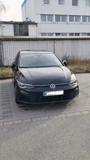 Volkswagen Golf VIII 2.0 TDI Life Sportsitze Panorama Kamera