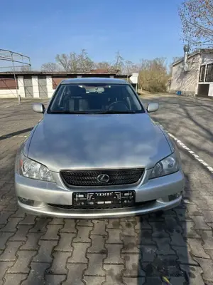Lexus IS 200