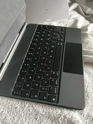 11  iPad Pro Wi-Fi+Cellular 128 GB+Apple Magic Keyboard neuwertig Bild 4