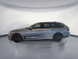 BMW 530 e xDrive Touring M Sport AHK Navi Sitzheizung Bild 3