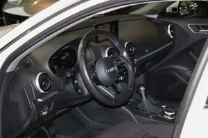 Audi A3 SPORTBACK 150PS ULTRA SPORT/VIRTUAL/HIFI/17" Bild 3