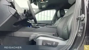 BMW 520 d xDrive Lim HUD,DrAss+,StHz,H/K,ParkAss+ Bild 4