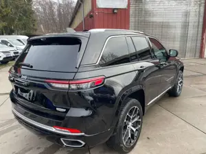 Jeep Grand Cherokee Summit Reserve Plug-In-Hybrid 4xe Bild 3