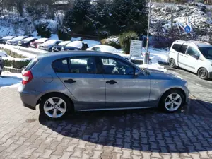 BMW 118 i*Automatik*Klimaauto*PDC*AHK Bild 4