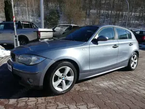 BMW 118 i*Automatik*Klimaauto*PDC*AHK