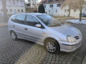 Nissan Almera Tino
