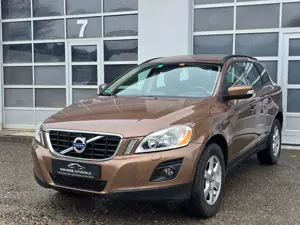 Volvo XC60 2,4d Kinetic AWD*AUTO*AHK*1.Hand