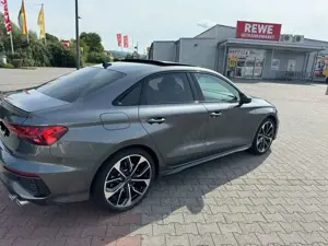 Audi S3 S3 TFSI Limousine quattro S tronic Bild 2