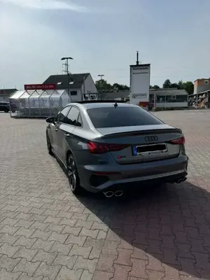 Audi S3 S3 TFSI Limousine quattro S tronic Bild 4