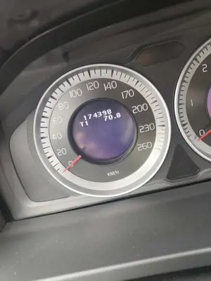 Volvo V60 D4 Momentum Bild 2