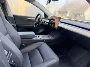 Tesla Model Y Model Y RWD