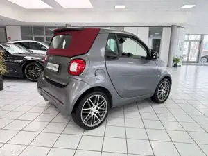 smart forTwo Cabrio BRABUS EXCLUSIV*JBL*KAMERA*NAVI* Bild 4