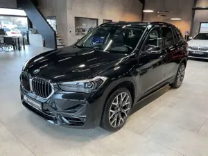 BMW X1 xDr.25i Sport Line Kamera LED Leder Navi+ 19"
