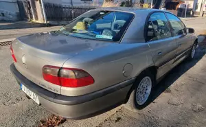 Opel Omega Omega 2.0 16V CD Bild 4