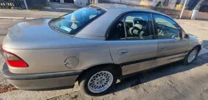 Opel Omega Omega 2.0 16V CD Bild 2
