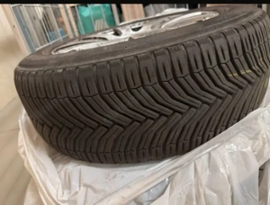 1 Roux mit Winterreifen 