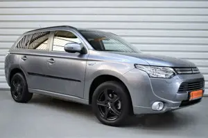 Mitsubishi Outlander PHEV Plus 4WD+Navi+AHK