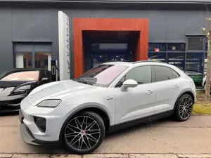 Porsche Macan Electric 4 Carbon · Mega Spec · NP122.500€