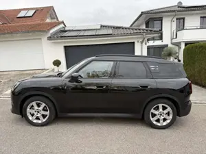 MINI Cooper Countryman SE ALL4 Classic Trim Panorama/ AHK/ Garantie 09/29 Bild 4