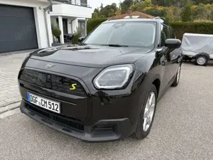 MINI Cooper Countryman SE ALL4 Classic Trim Panorama/ AHK/ Garantie 09/29 Bild 3