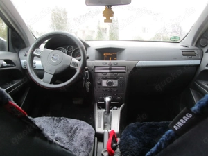 Astra H  Enjoy  1,8 Automatik rundum erneuert mit Klima Navi Alwetterreifen und  Anhängekupplung Bild 4