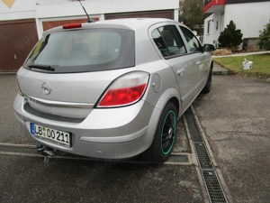 Astra H  Enjoy  1,8 Automatik rundum erneuert mit Klima Navi Alwetterreifen und  Anhängekupplung Bild 3